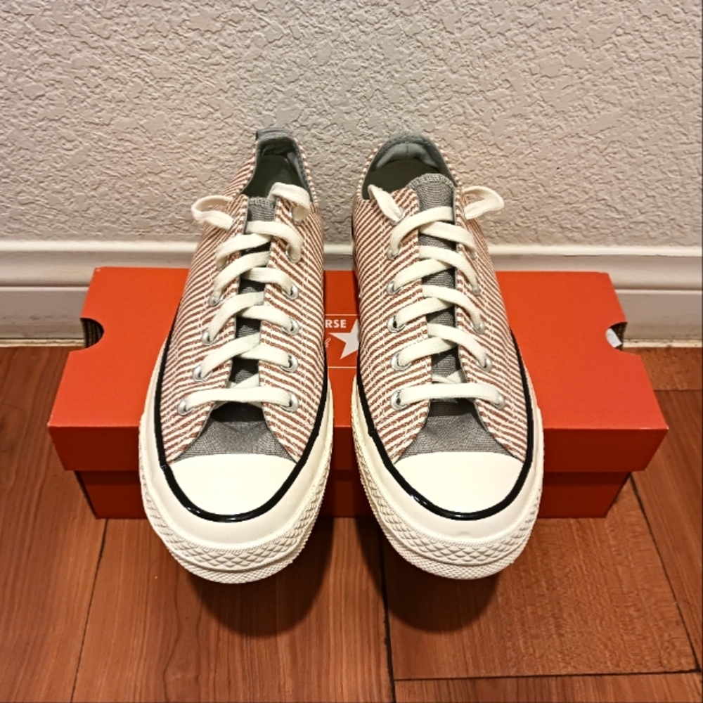 Converse - Picture 2 of 4